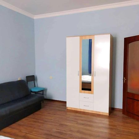 Apartment Near Sasundci Davit Metro Station Jerevan Exteriör bild