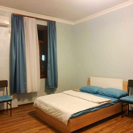 Apartment Near Sasundci Davit Metro Station Jerevan Exteriör bild
