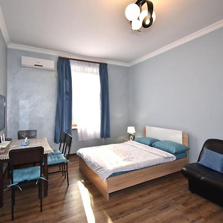 Apartment Near Sasundci Davit Metro Station Jerevan Exteriör bild