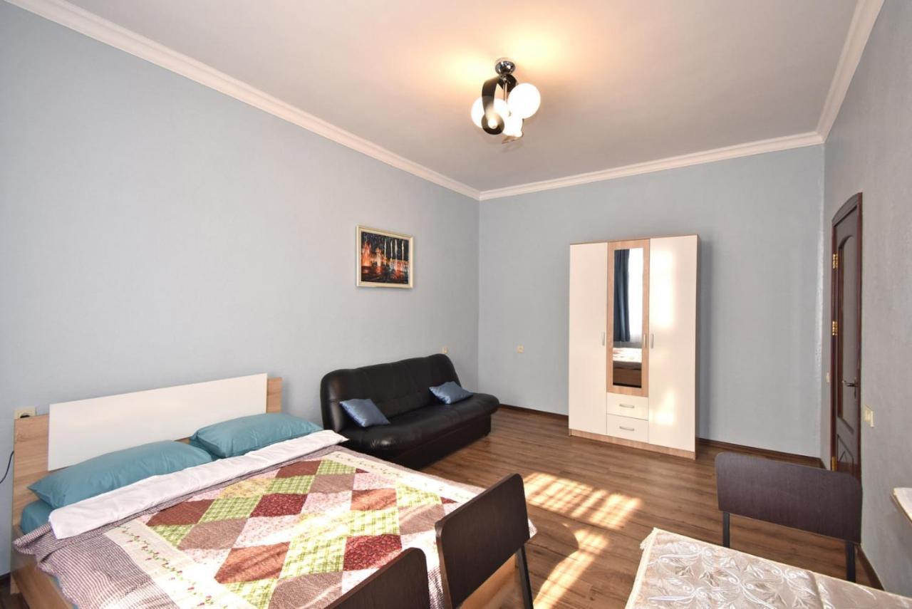 Apartment Near Sasundci Davit Metro Station Jerevan Exteriör bild