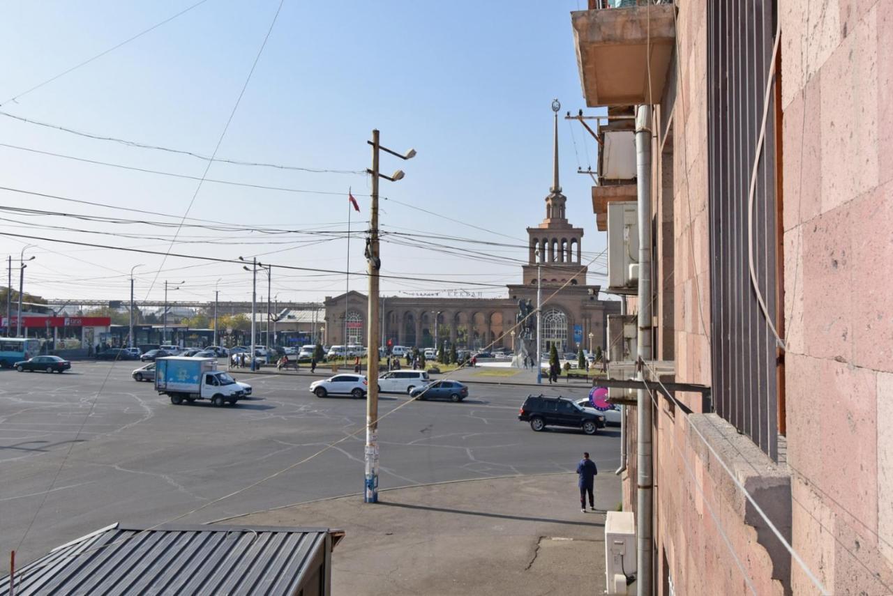 Apartment Near Sasundci Davit Metro Station Jerevan Exteriör bild