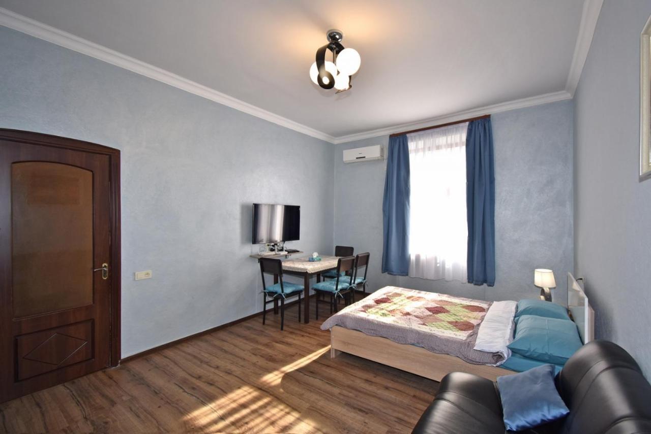 Apartment Near Sasundci Davit Metro Station Jerevan Exteriör bild